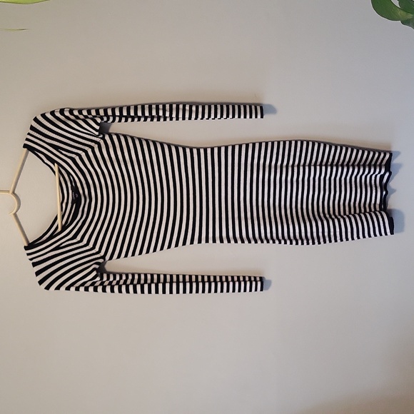 Guess sweater dress size medium - Picture 2 of 3